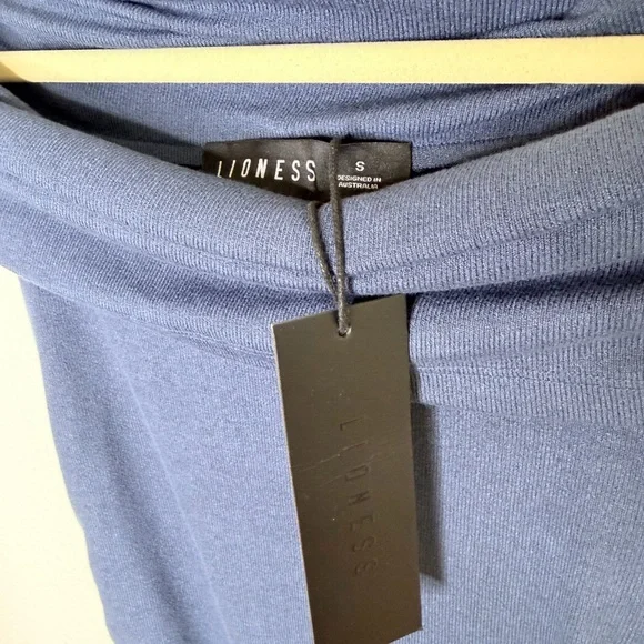 NWT ✨ LIONESS ‘Field of Dreams’ Navy Maxi Off Shoulder Pleated Dress Sz Small - Picture 8 of 9